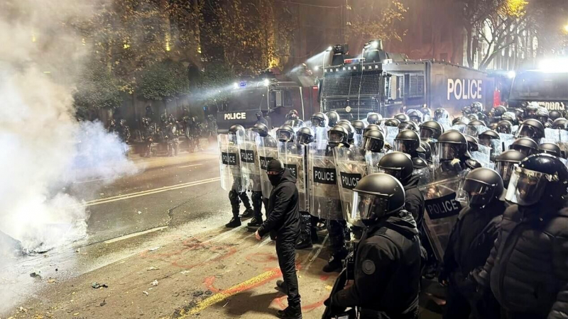 Спецназ применил водомет против митингующих в Тбилиси