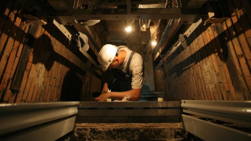 Капремонт замена лифтов: основные проблемы и решения