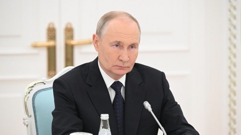 Безответственная политика Запада на Украине подталкивает к глобальному конфликту — Путин