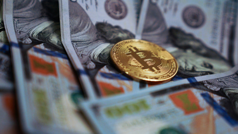 Биткоин достиг $100 тысяч: впервые в истории криптовалют