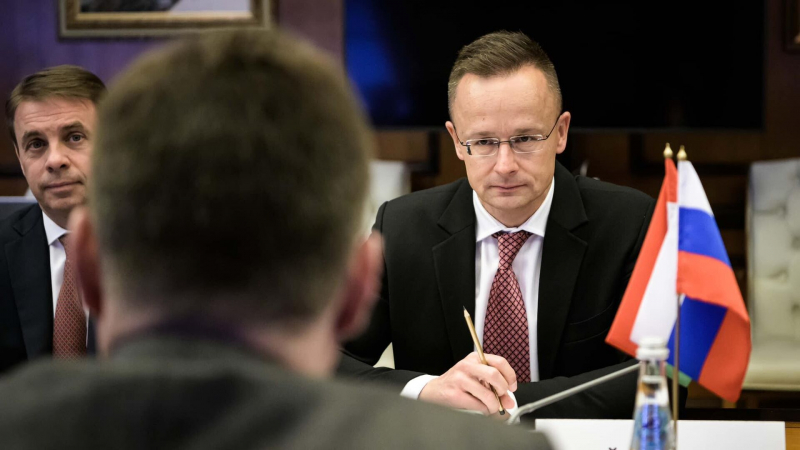 ЕС открыл вторую главу переговоров о евроинтеграции Албании, заявил Сийярто
