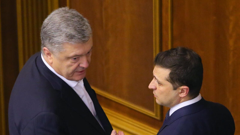 «На тракторе». В Раде указали на странное поведение Порошенко с Зеленским