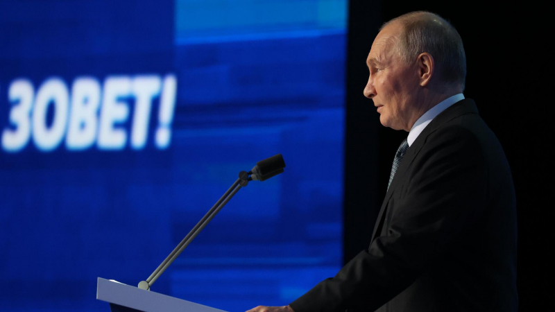 Путин рассказал о планах по строительству ледокольного флота