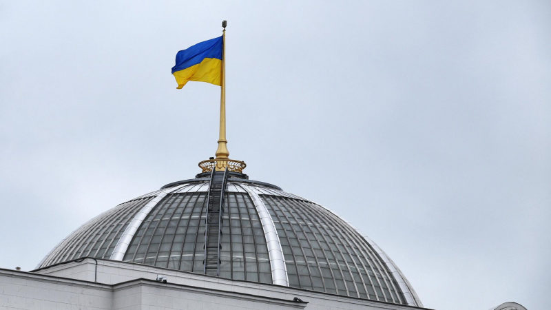 Рада отменила льготы лицам, которых лишили звания «Герой Украины»