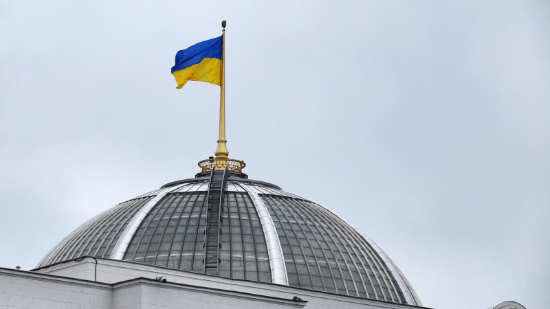 Рада отменила льготы лицам, которых лишили звания "Герой Украины"