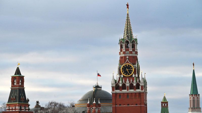 ВС России в Сирии делают все для безопасности военных баз, заявили в Кремле
